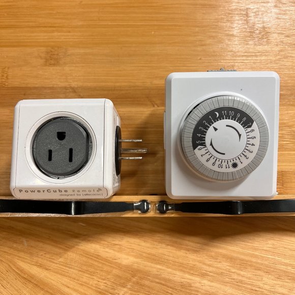 Lot of 2 Mechanical 24 Hour Indoor Plug-In Timer, PowerCube Remote 4 Outlets‎ - Picture 1 of 10